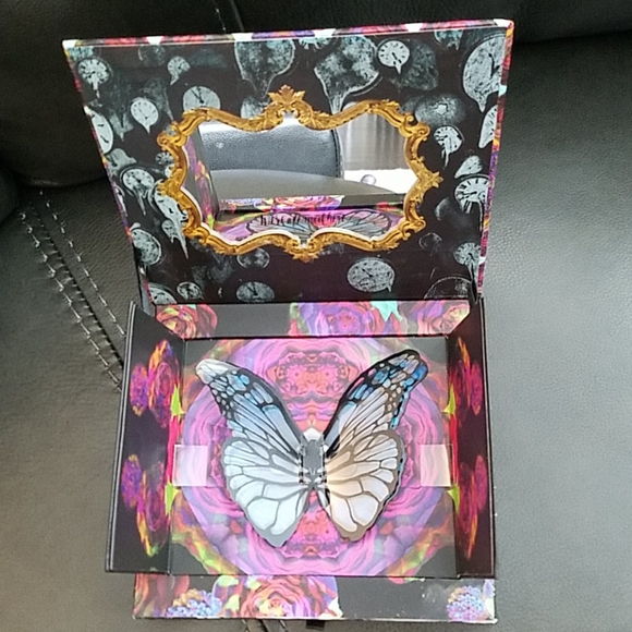 Limited Edition Alice Through the Looking Glass - Picture 3 of 7